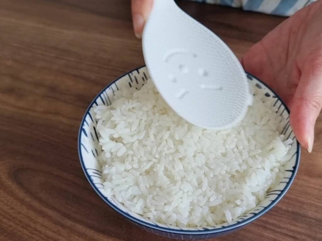 put the rice into a bwol
